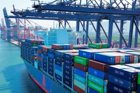 Sheinbaum analiza impuesto a contenedores del Puerto de Manzanillo